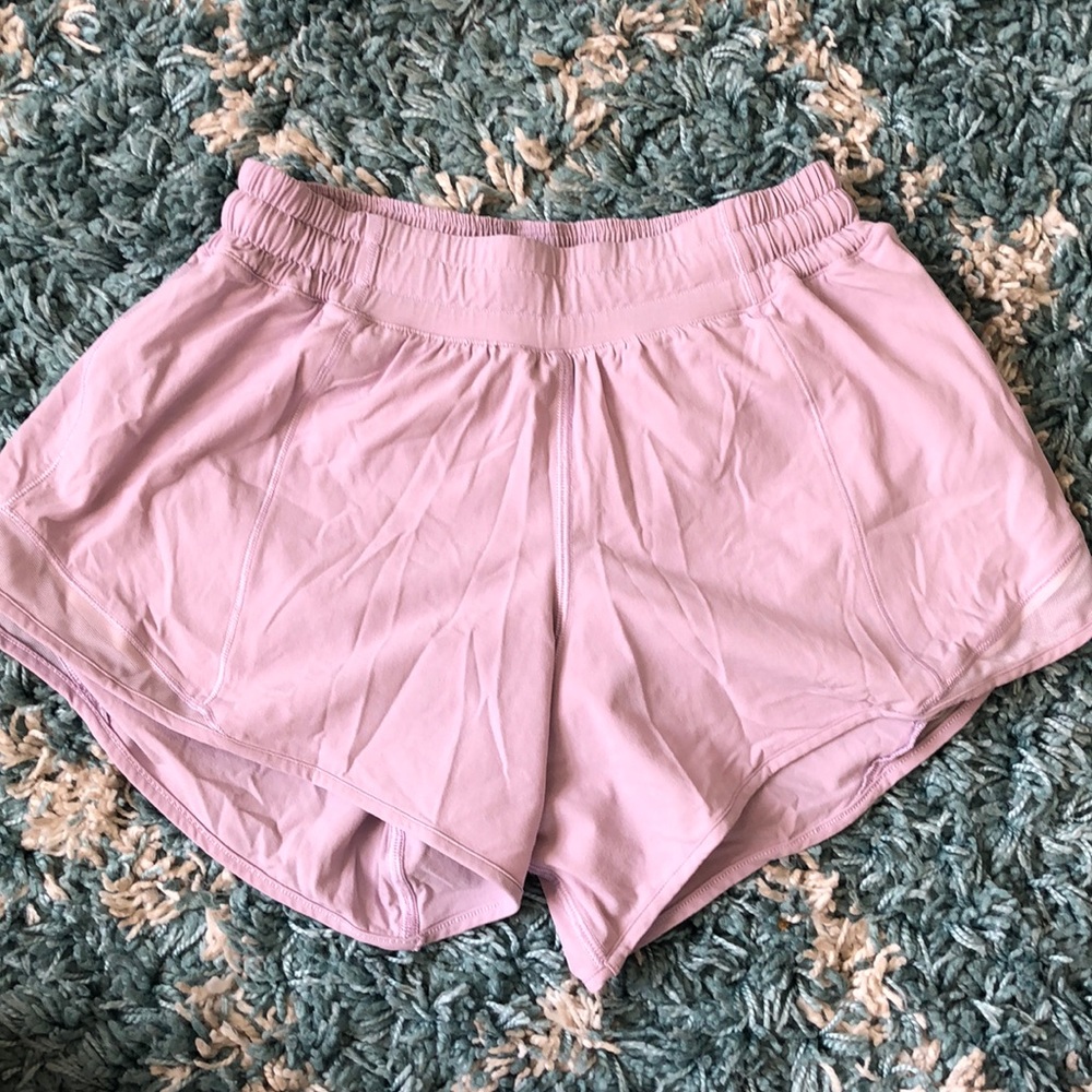 Lululemon Hotty Hot Shorts (size 4, 4”)